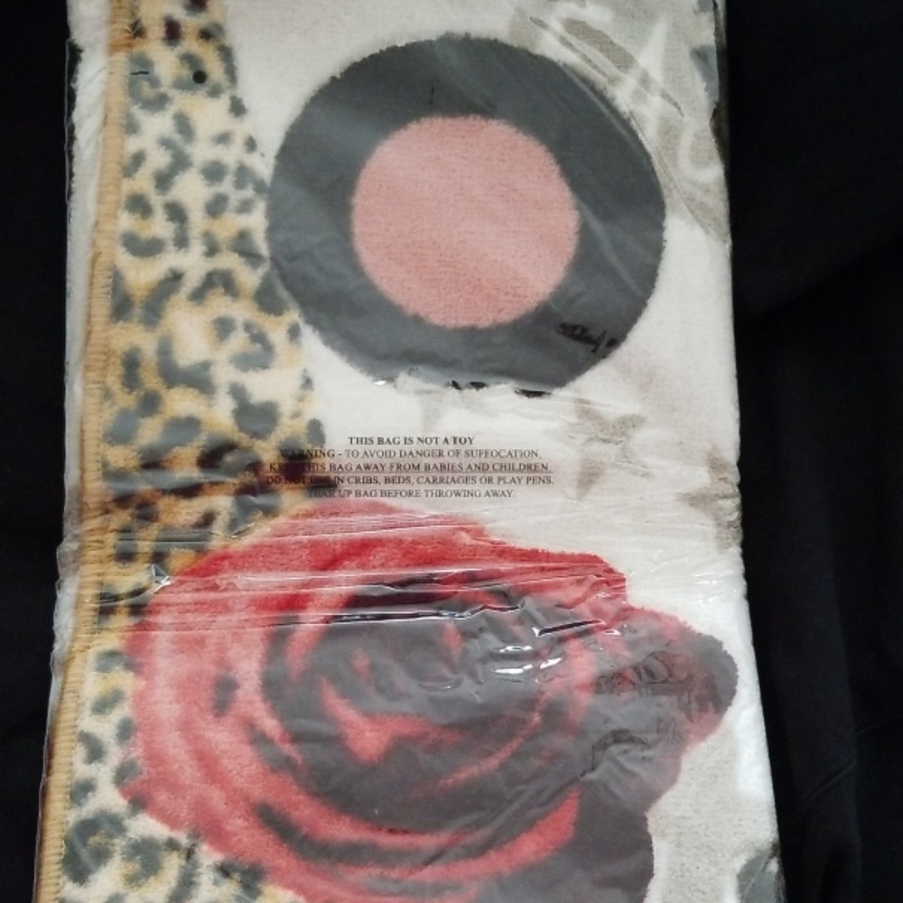 FASHIONISTA GLAMOUR BATH MAT - Picture 3 of 3